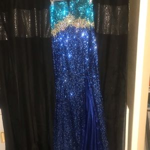 Beautiful strapless blue and turquoise gown